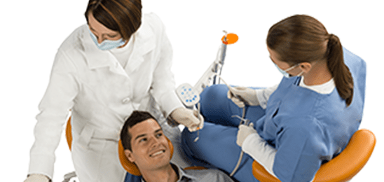 歯科医師にかかる体の負担を軽減する